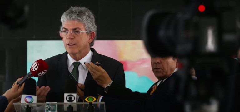 BrasÃ­lia - Governador da ParaÃ­ba, Ricardo Vieira Coutinho, fala Ã¡ imprensa apÃ³s reuniÃ£o com o presidente Michel Temer, no PalÃ¡cio do Planalto (Antonio Cruz/AgÃªncia Brasil)
