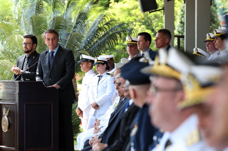 Jair Bolsonaro e militares