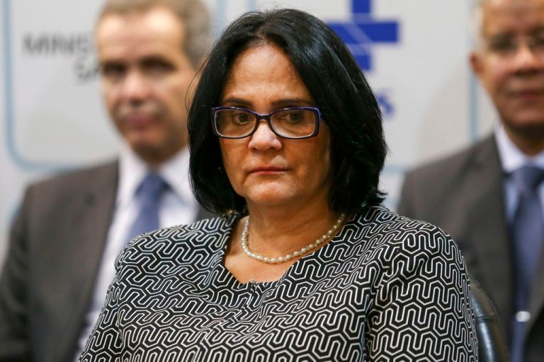 Damares, é menina ou menino, menina?