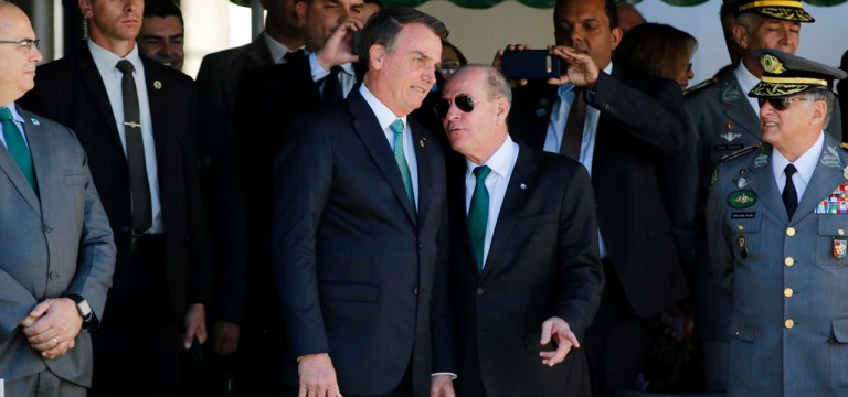 Jair Bolsonaro e o ministro da Defesa, Fernando Azevedo
