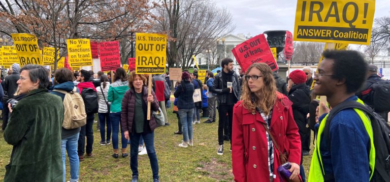 'EUA fora do Oriente Médio', gritam manifestantes em frente à Casa Branca