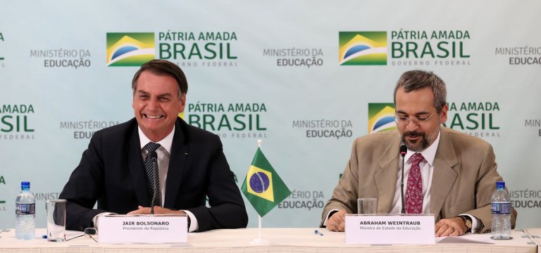 Presidente Jair Bolsonaro durante reunião com o ministro da Educação, Abraham Weintraub.