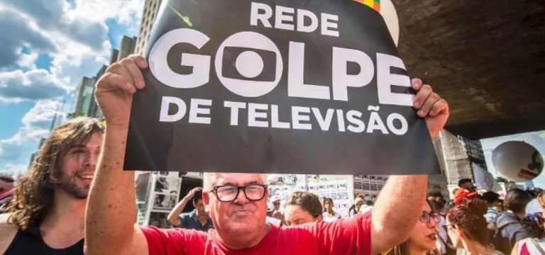 Os cabrestos eletrônicos do TSE e da Globo.