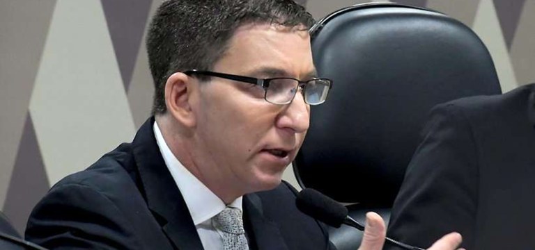 Wellington Divino Marques de Oliveira afirma que Glenn Greenwald não foi investigado.