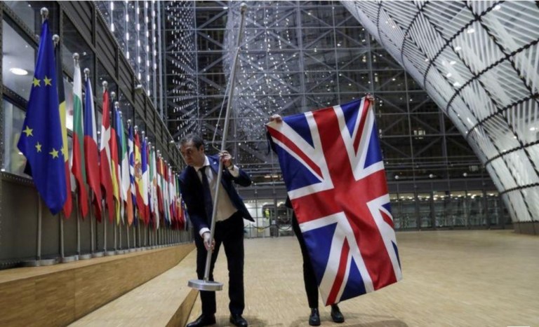 Funcionários removem bandeira britânica no Conselho Europeu
