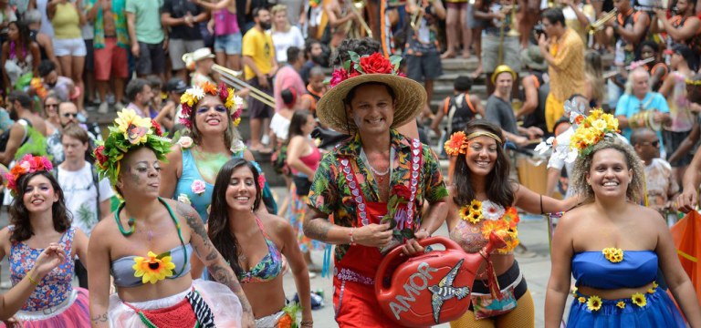 Blocos participam do carnaval do Rio de Janeiro, no centro da cidade