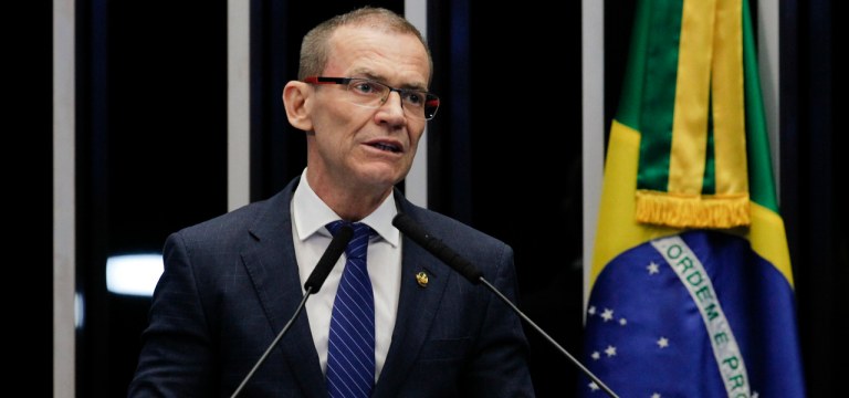 A gente vive uma ditadura em plena democracia.