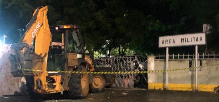 Clima fica tenso com motim de policiais no Ceará