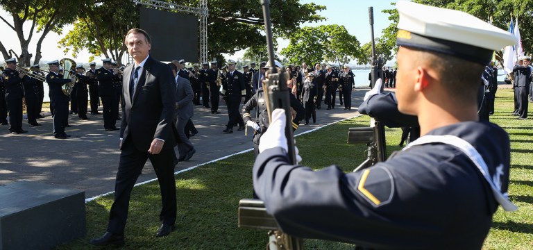 Jair Bolsonaro tem estreita ligação com os militares