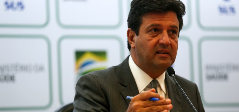 O ministro da Saúde, Luiz Henrique Mandetta, confirma a primeira morte por Covid-19 em São Paulo, durante entrevista à imprensa.