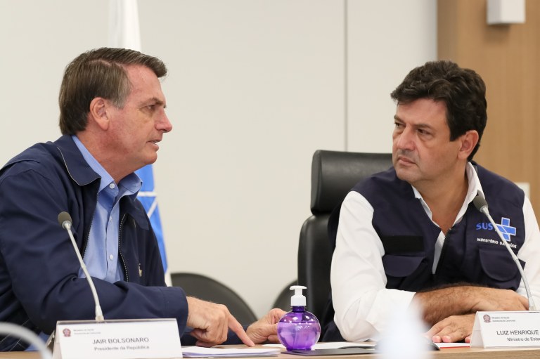 Jair Bolsonaro e o Ministro da Saúde, Luiz Henrique Mandetta, durante Videoconferência com a Frente Nacional de Prefeitos - FNP.
