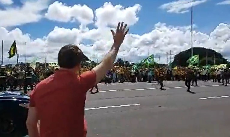 Bolsonaro discurso a apoiadores que pediram AI-5 em Brasília