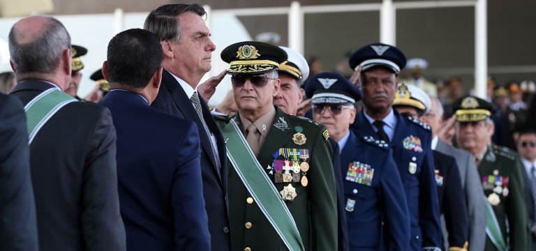 Jair Bolsonaro, durante cerimônia do Dia do Soldado, com imposição da Medalha do Pacificador e da Medalha do Exército Brasileiro