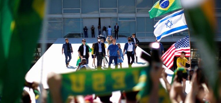 Bandeira de Israel em ato pró-Bolsonaro volta a gerar polêmica