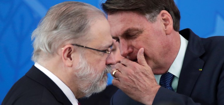 Jair Bolsonaro cochicha com procurador-geral da República, Augusto Aras