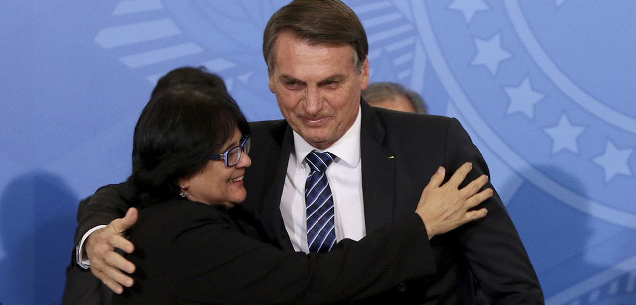 Jair Bolsonaro e a ministra dos Direitos Humanos no Brasil, Damares Alves