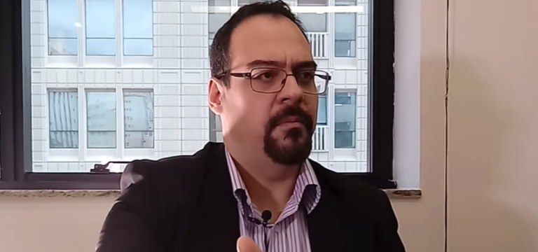Luciano Ayan