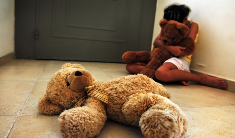 O Rio de Janeiro conta com o primeiro Centro de Atendimento ao Adolescente e à Criança (Caac) do estado, que prestará serviço integrado e exclusivo às vítimas de violência sexual; o Caac funcionará no Hospital Municipal Souza Aguiar, a maior emergência da América Latina, localizada na região central do Rio; dois policiais da Delegacia de Atendimento à Criança e ao Adolescente Vítima (DCAV) e um perito do IML atuarão no setor de emergência pediátrica do hospital
 
 
 