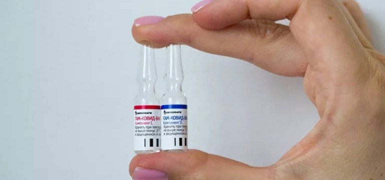Cientistas pesquisam possível vacina contra Covid-19 em São Petersburgo, na Rússia 11/06/2020