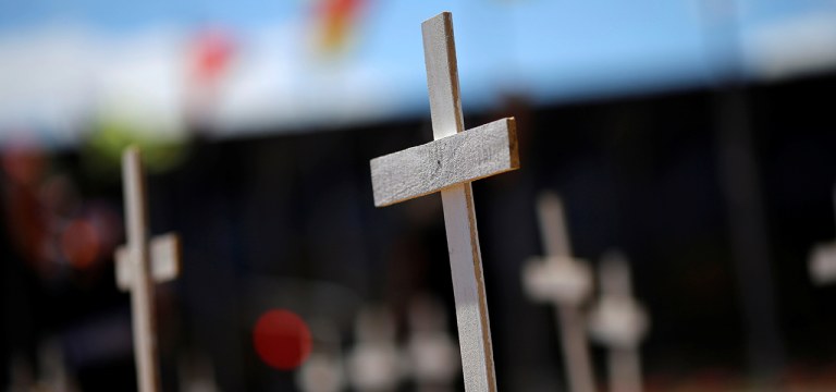 Cruzes para marcar vítimas da Covid-19 no Brasil