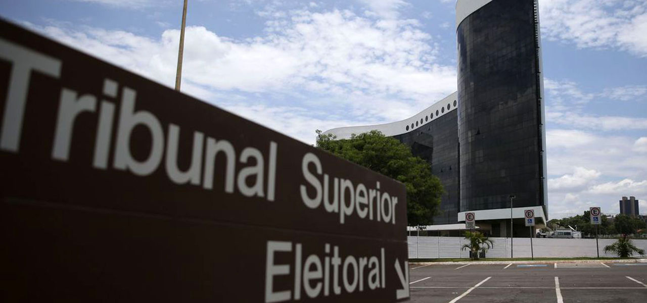 O TSE aumentou o esquema de segurança para acessar o prédio do tribunal neste domingo