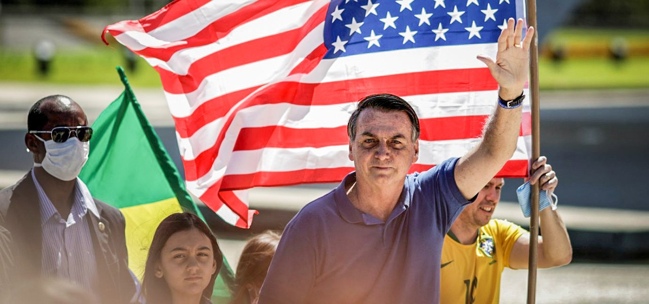 O presidente Jair Bolsonaro durante protesto em Brasília: ida de presidente brasileiro à comemoração do feriado americano era incomum.