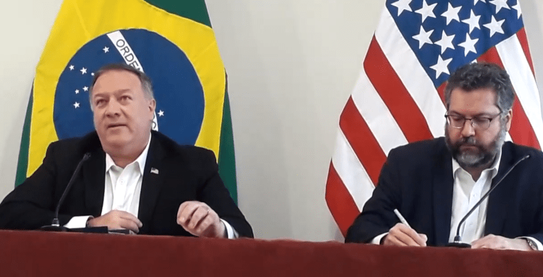 Mike Pompeo e Ernesto Araújo