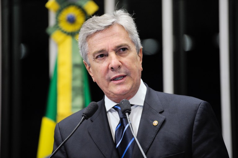 Collor derrota Veja e leva indenização histórica