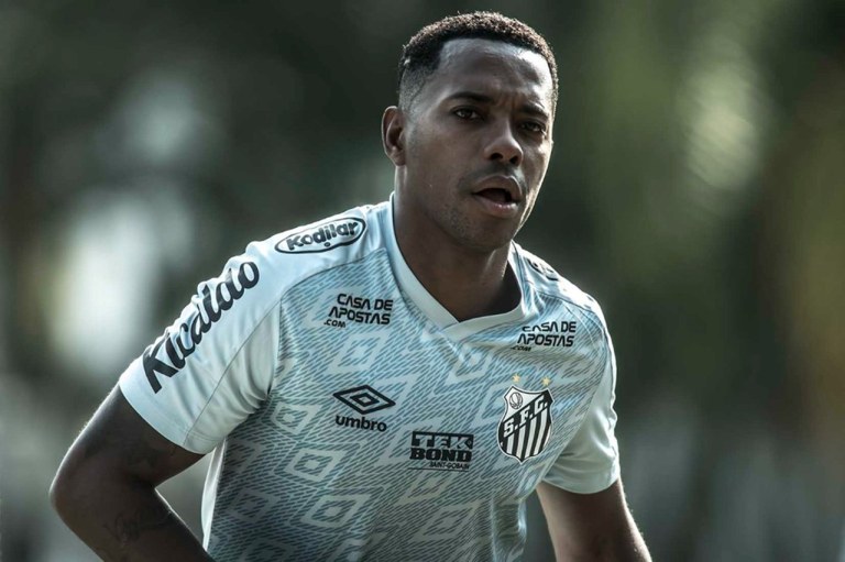 Robinho voltará ao Santos e gera polêmica