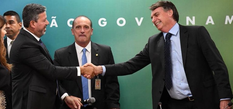 Deputado Arthur Lira (PP-AL) cumprimenta o presidente Jair Bolsonaro (dez.2018)