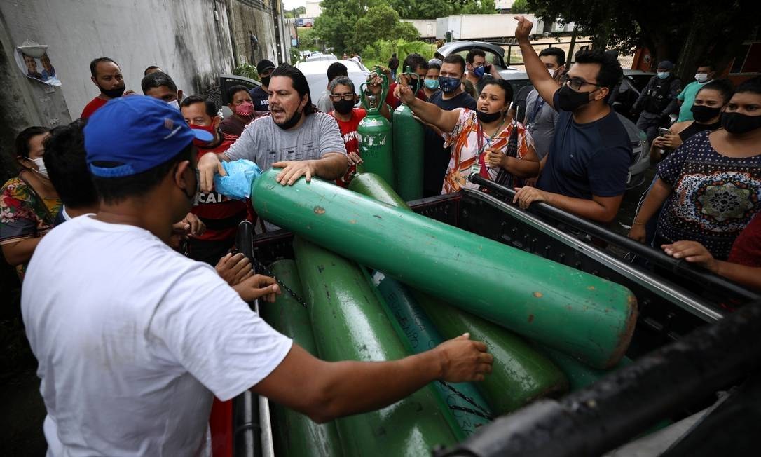 Fila para comprar oxigênio em Manaus