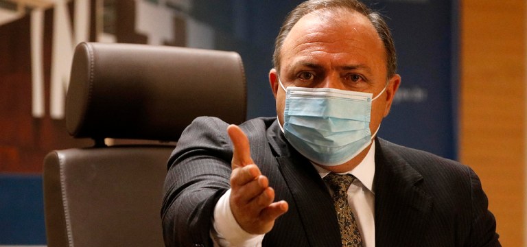 O ministro da Saúde, Eduardo Pazuello, em entrevista coletiva no Instituto de Traumatologia e Ortopedia (Into) no Rio de Janeiro.