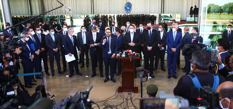 O Presidente da República, Jair Bolsonaro, durante declaração após reunião com os presidentes do Senado Federal, Câmara dos Deputados e Supremo Tribunal Federal, ministros e governadores.