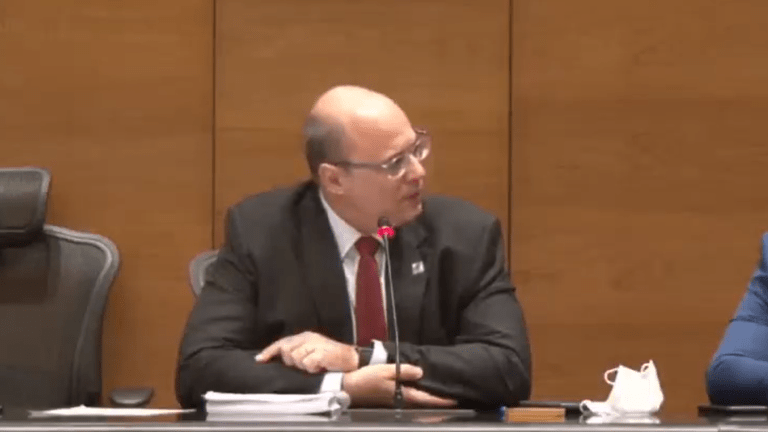 Governador afastado do Rio, Wilson Witzel chora e se diz inocente, durante julgamento do seu impeachment