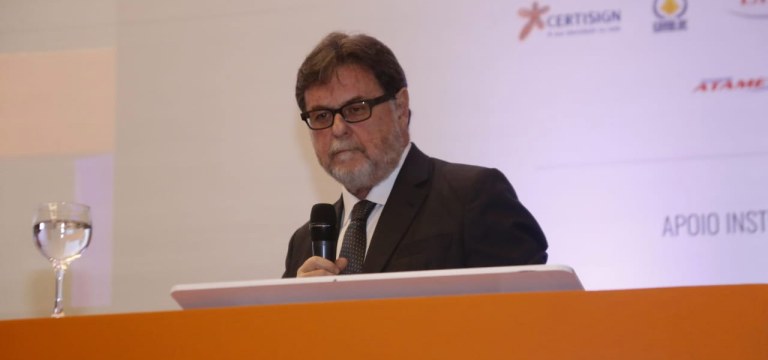 Nélio Machado