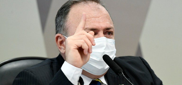 O ex-ministro da Saúde Eduardo Pazuello em depoimento na CPI da Covid no Senado nesta quarta-feira (19)