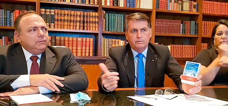 Eduardo Pazuello e Jair Bolsonaro em live