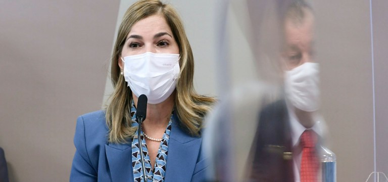 Secretária de Gestão do Trabalho e da Educação do Ministério da Saúde, Mayra Pinheiro, a Capitã Cloroquina