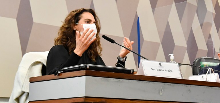 Médica infectologista Luana Araújo
