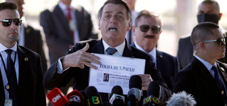 Bolsonaro manda jornalistas calarem a boca (05.05.20)