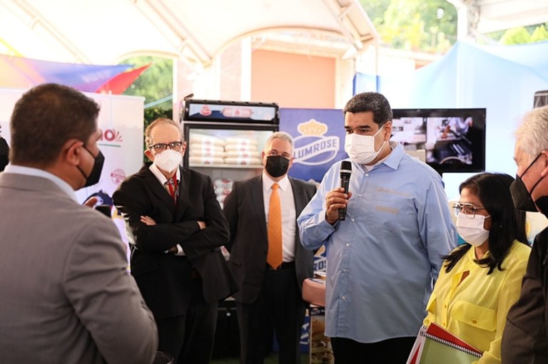 Nicolás Maduro mudou seis ministros do seu gabinete logo após instalação da mesa de diálogo nacional com a oposição