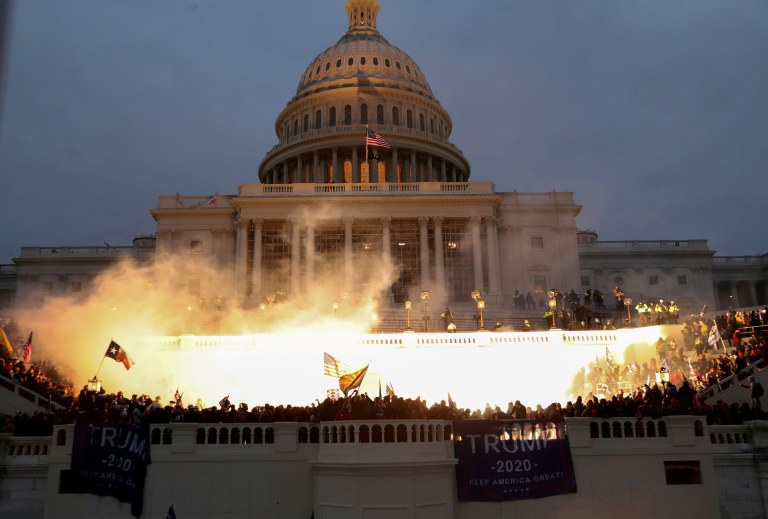 Manifestantes atacam prédio do Congresso dos Estados Unidos em Washington  06/01/2021