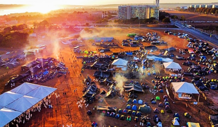Acampamento pela Vida dos povos indígenas em Brasília