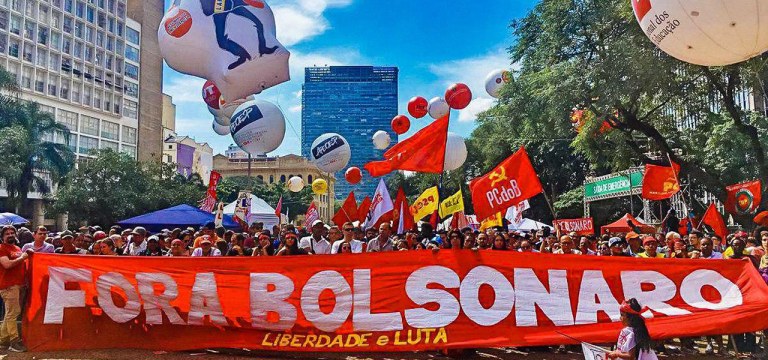 "FORA BOLSONARO" no Vale do Anhangabaú em São Paulo.