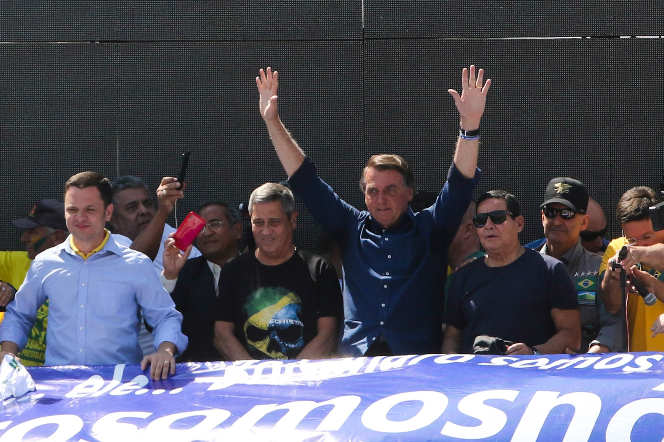 Jair Messias Bolsonaro participa de ato na Esplanada dos Ministérios