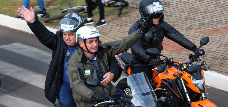 Bolsonaro em motociata em Chapecó