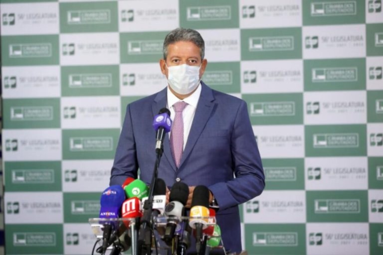 Arthur Lira durante entrevista coletiva em 5 de outubro de 2021