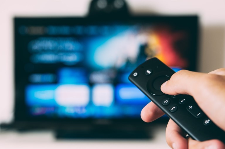 Controle remoto e televisão