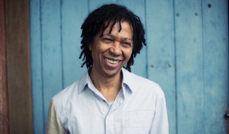 A 5ª Festa Literária de Marechal Deodoro (Flimar), município localizado na grande Maceió, vai homenagear o cantor e compósito alagoano Djavan; um dos livros a serem lançados é o "Djavan para cantar e contar", que reúne 30 contos inspirados nas músicas do homenageado e escritos por alunos da rede pública municipal; durante quatro dias, de 12 a 15 de novembro, os apaixonados por livros e literatura poderão assistir e participar de diversas palestras, debates, oficinas, exposições, saraus, concertos, serestas e shows noturnos