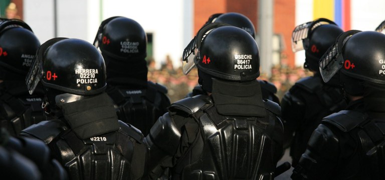 Membros do Esmad (Escuadrón Móvil Antidisturbios), unidade de choque da polícia colombiana